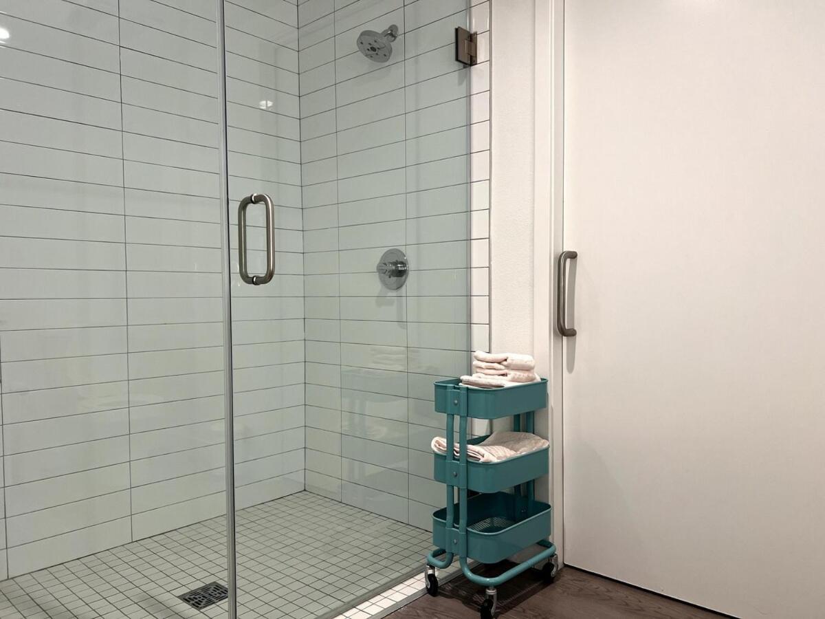 Cozy In Santa Monica Parking, Gym, Pool Apartment Los Angeles