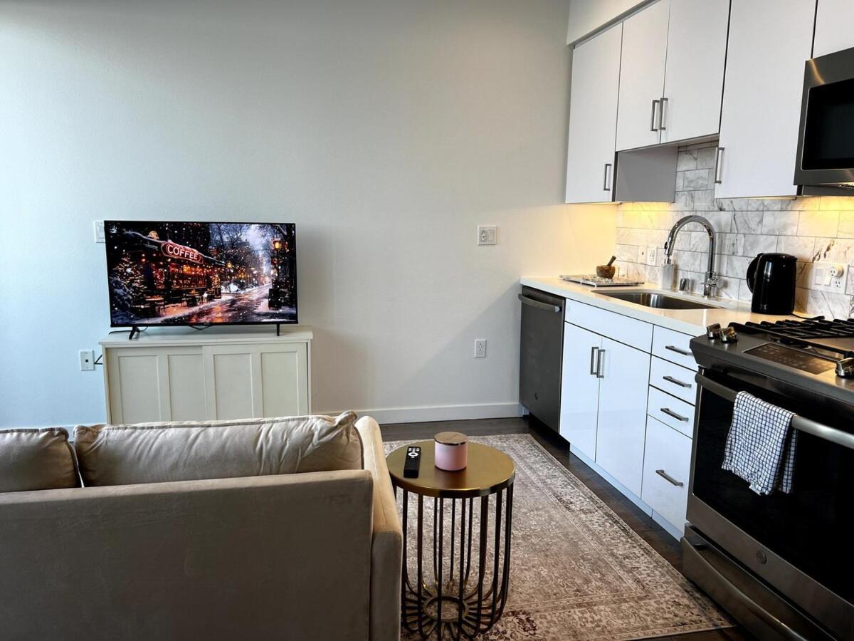 Cozy In Santa Monica Parking, Gym, Pool Apartment Los Angeles