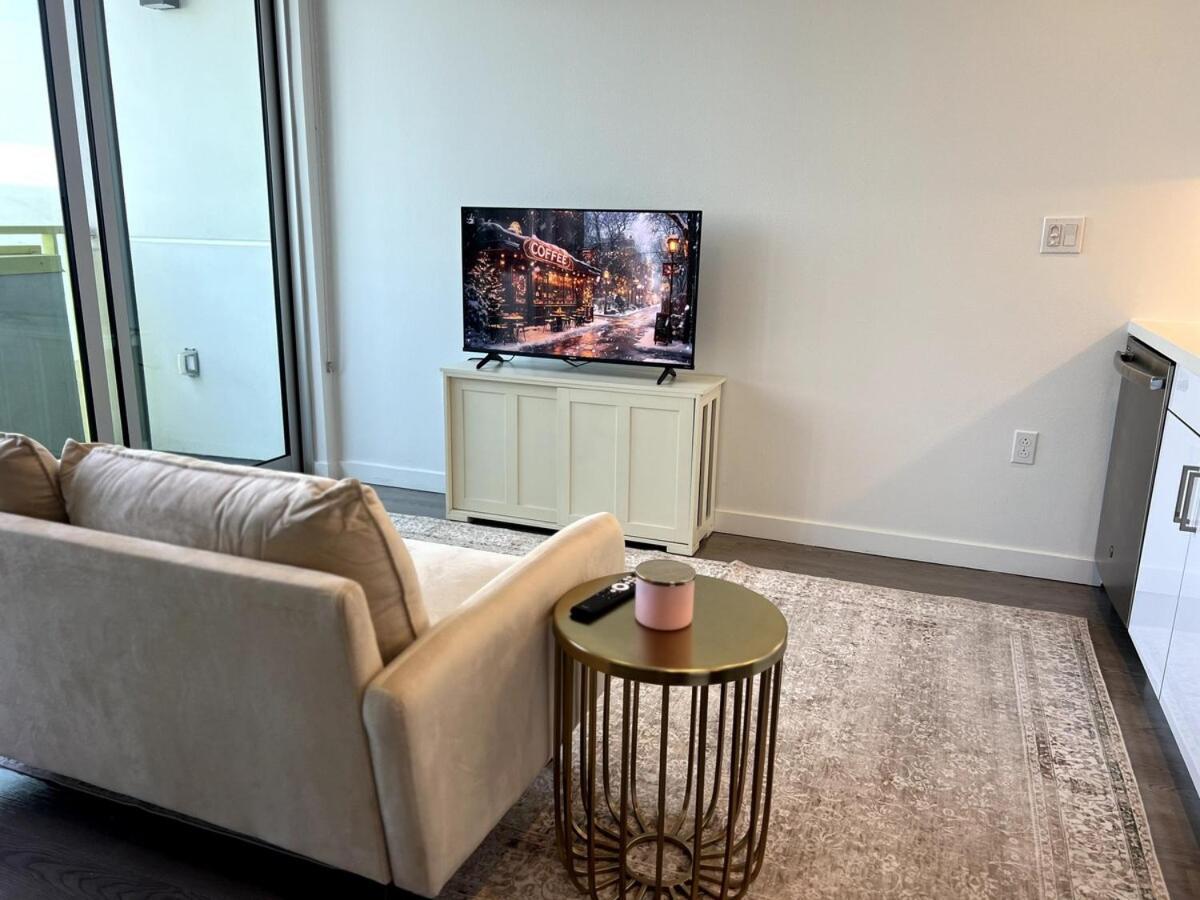 Cozy In Santa Monica Parking, Gym, Pool