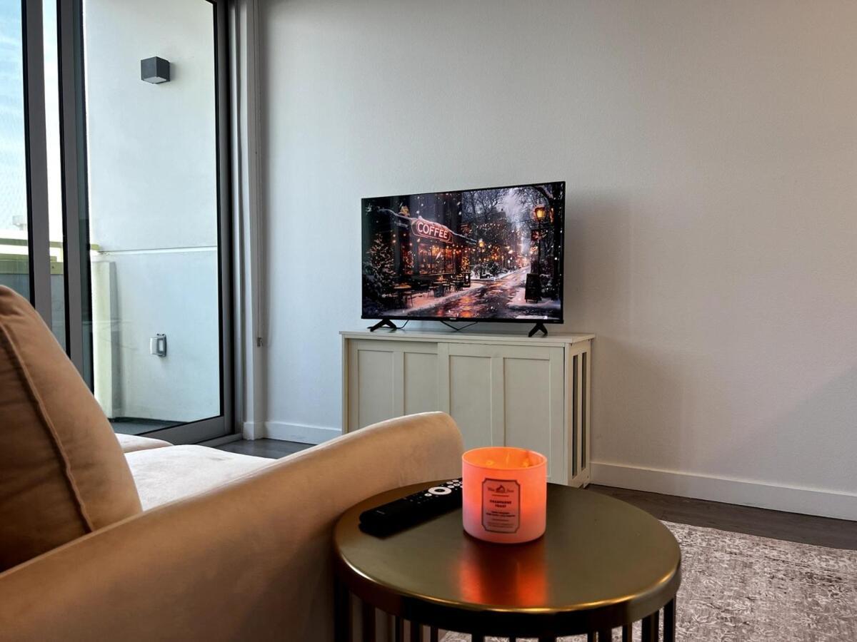 Apartment Cozy In Santa Monica Parking, Gym, Pool